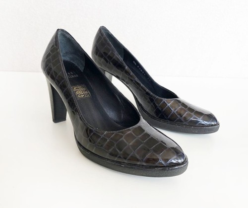 Stuart Weitzman skórzane czółenka 37