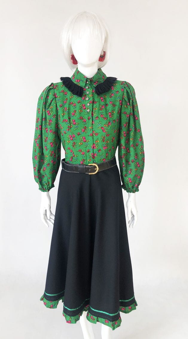 Sukienka vintage z folkowym wzorem