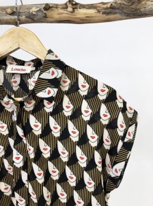 Louche bluzka w printy