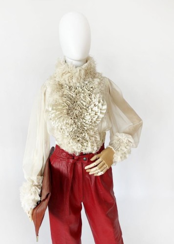 Jedwabna bluzka w wiktoriańskim stylu