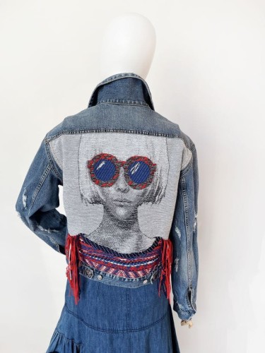 Pinko jeansowa kurtka z gobelinową aplikacją