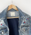 Pinko jeansowa kurtka z gobelinową aplikacją