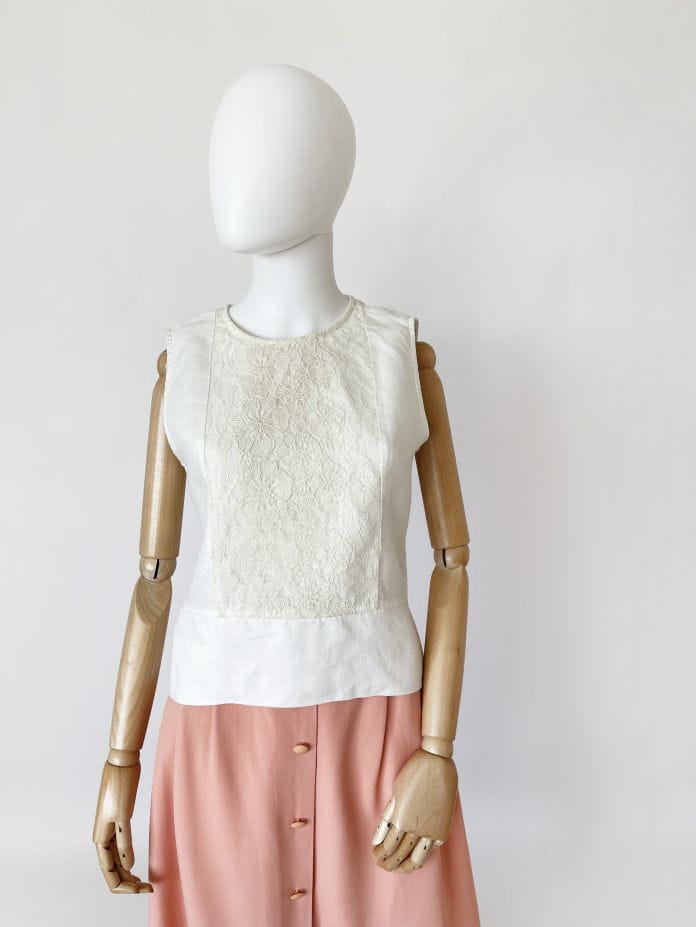 Lniany top vintage z koronkową wstawką