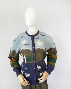 Rozpinany sweter we wzory