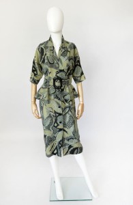 Wzorzysta sukienka z baskinką vintage