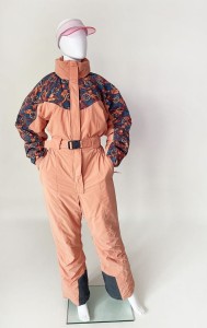 Kolorowy kombinezon narciarski 