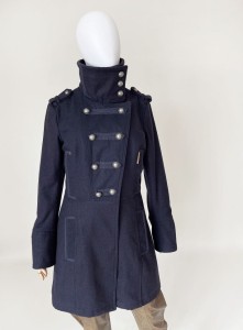 Khujo wełniany płaszcz w militarnym stylu
