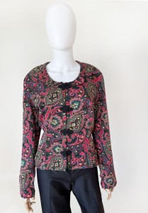 Jedwabny żakiet w folkowym stylu