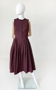 Rozkloszowana długa sukienka vintage