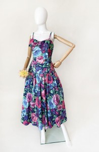 Długa rozkloszowana sukienka w kwiaty 80's