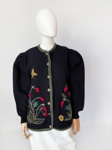 Lanamoden Salzburg haftowany wełniany sweter owoce 