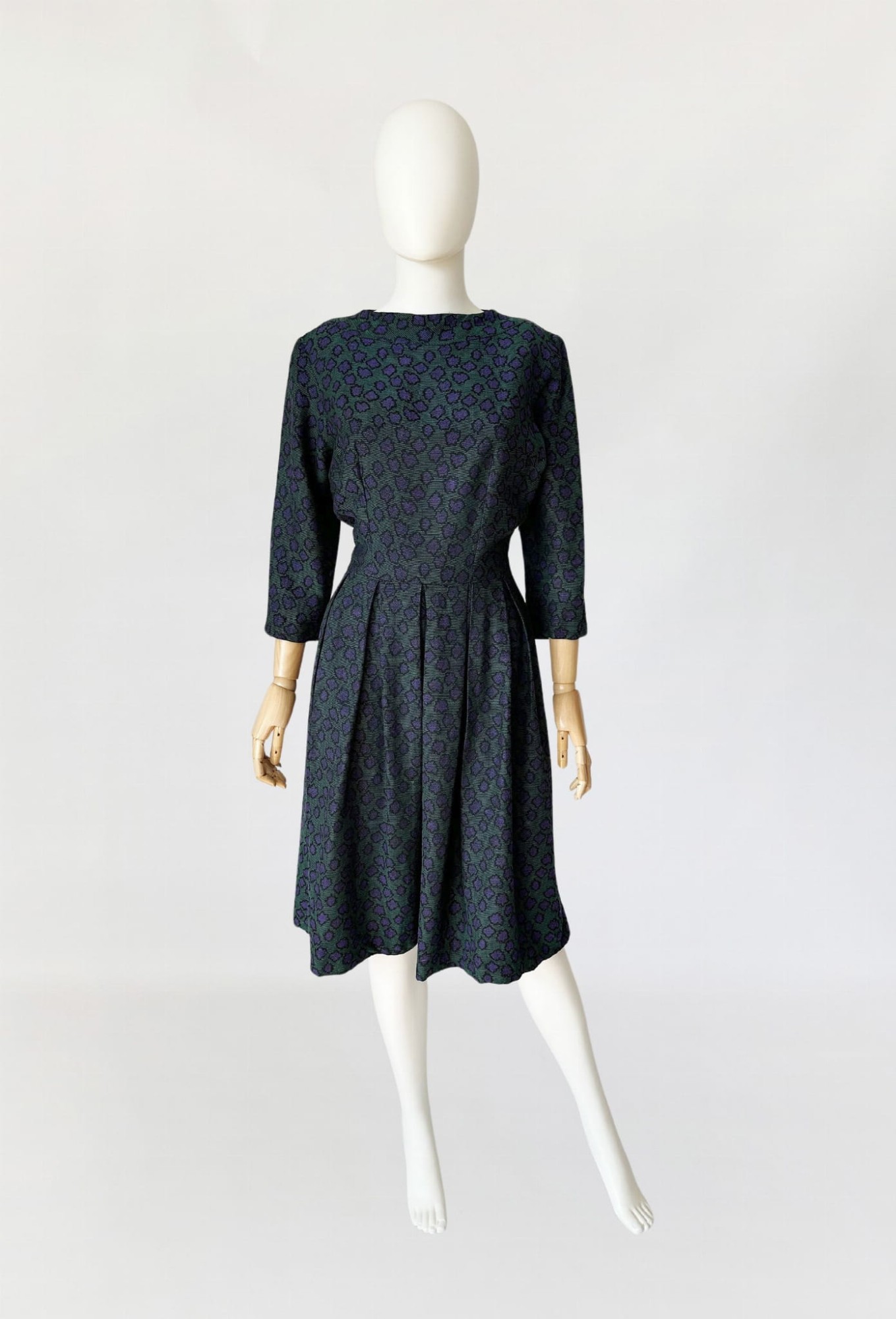Wełniana sukienka vintage o fasonie 50's