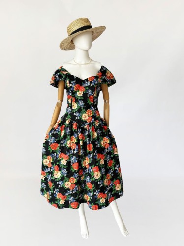 Długa sukienka w kwiaty 80's does 50's