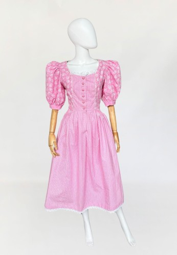 Austriacka rozkloszowana sukienka maxi