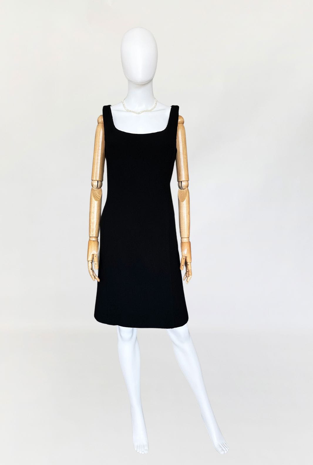 Armani Collezioni minimalistyczna sukienka