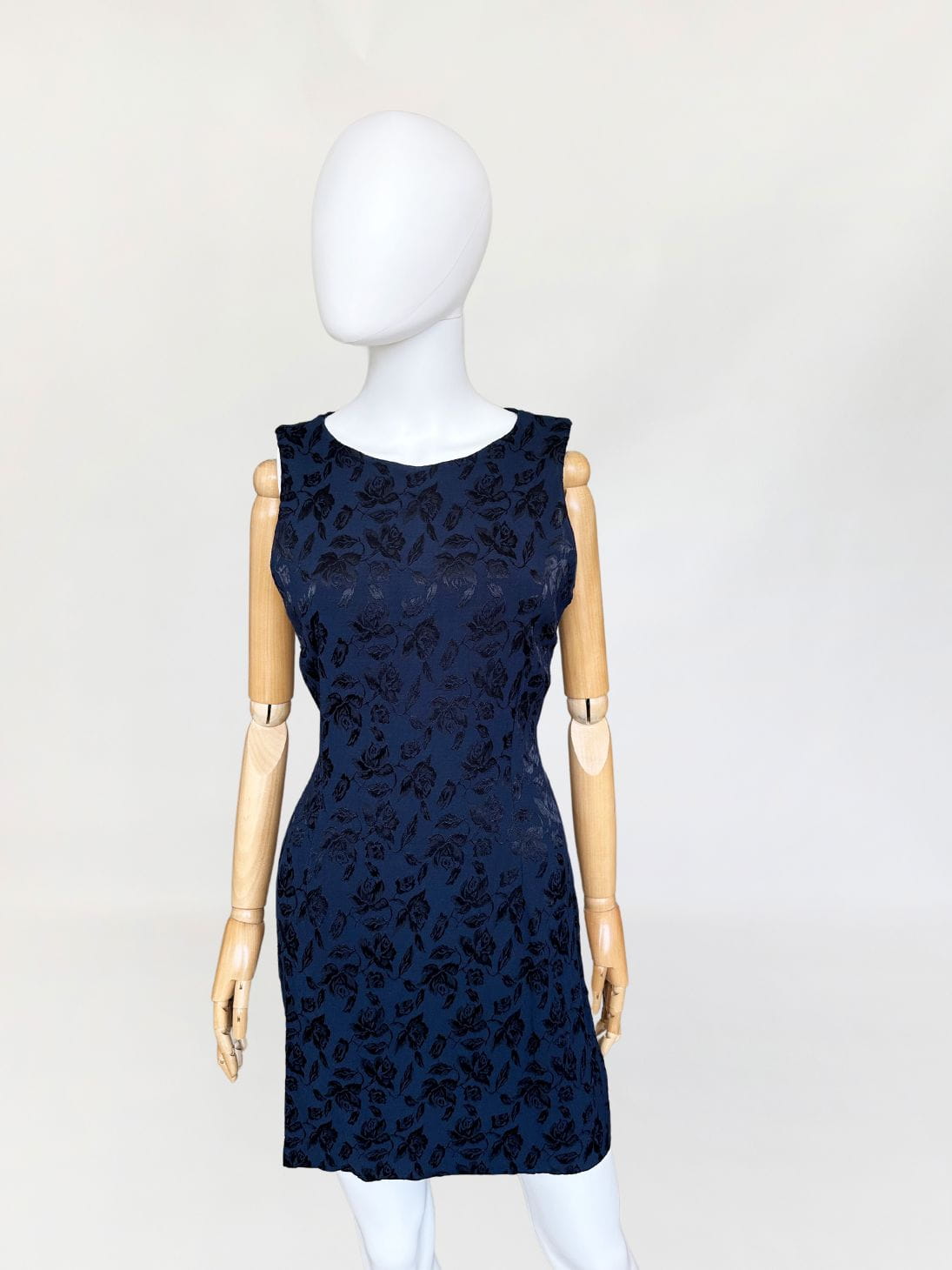 Dopasowana żakardowa sukienka vintage