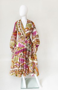 Kolorowa sukienka w psychodeliczne kwiaty 