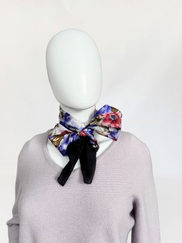 Jedwabna apaszka we wzory