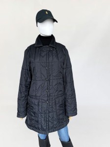 Armani pikowany płaszcz w jeździeckim stylu