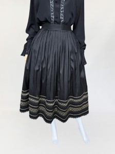 Rozkloszowana jedwabna spódnica vintage