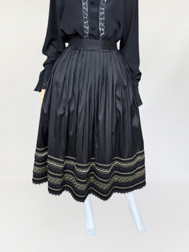 Rozkloszowana jedwabna spódnica vintage