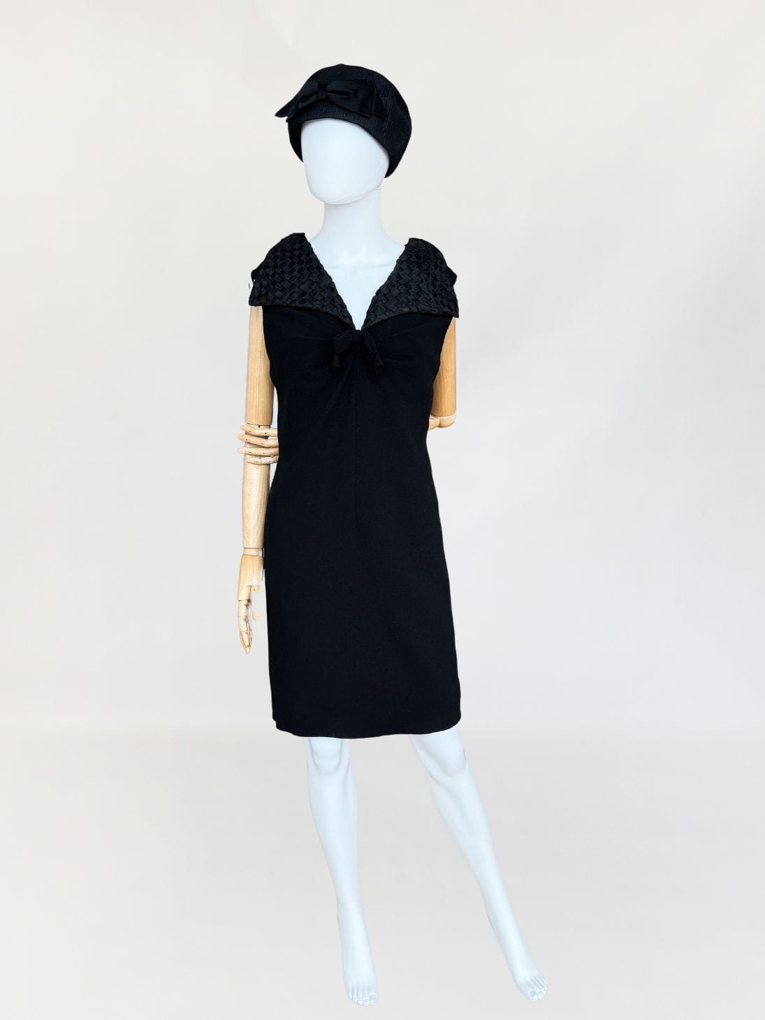 Wełniana czarna sukienka vintage 1960s