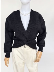 Czarny sweter vintage z moheru