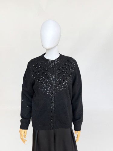Wełniany sweter vintage z biżuteryjnymi aplikacjami