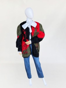 Moherowe swetrzysko z haftowanymi aplikacjami