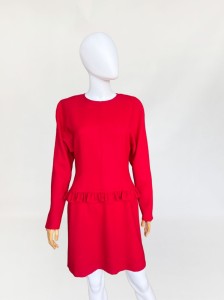 Czerwona wełniana sukienka vintage z falbaną