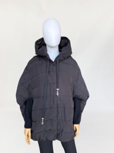 Elisabetta Franchi pikowana kurtka z kapturem