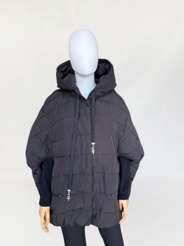 Elisabetta Franchi pikowana kurtka z kapturem