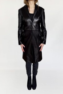 Jil Sander minimalistyczny skórzany płaszcz quiet luxury