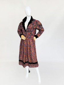 Rozkloszowana spódnica vintage we wzory