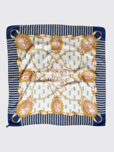 Jedwabna włoska apaszka w barokowe wzory