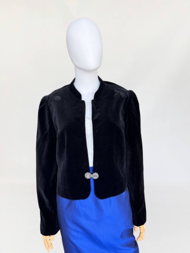 Aksamitny żakiet vintage z haftowanymi aplikacjami