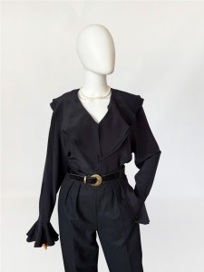 Jedwabna koszula z kaskadowym kołnierzem