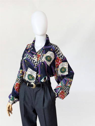 Jedwabna koszula vintage z geometryczno-heraldycznym wzorem.jpg