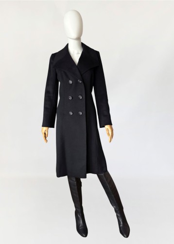 Klasyczny czarny wełniany płaszcz vintage
