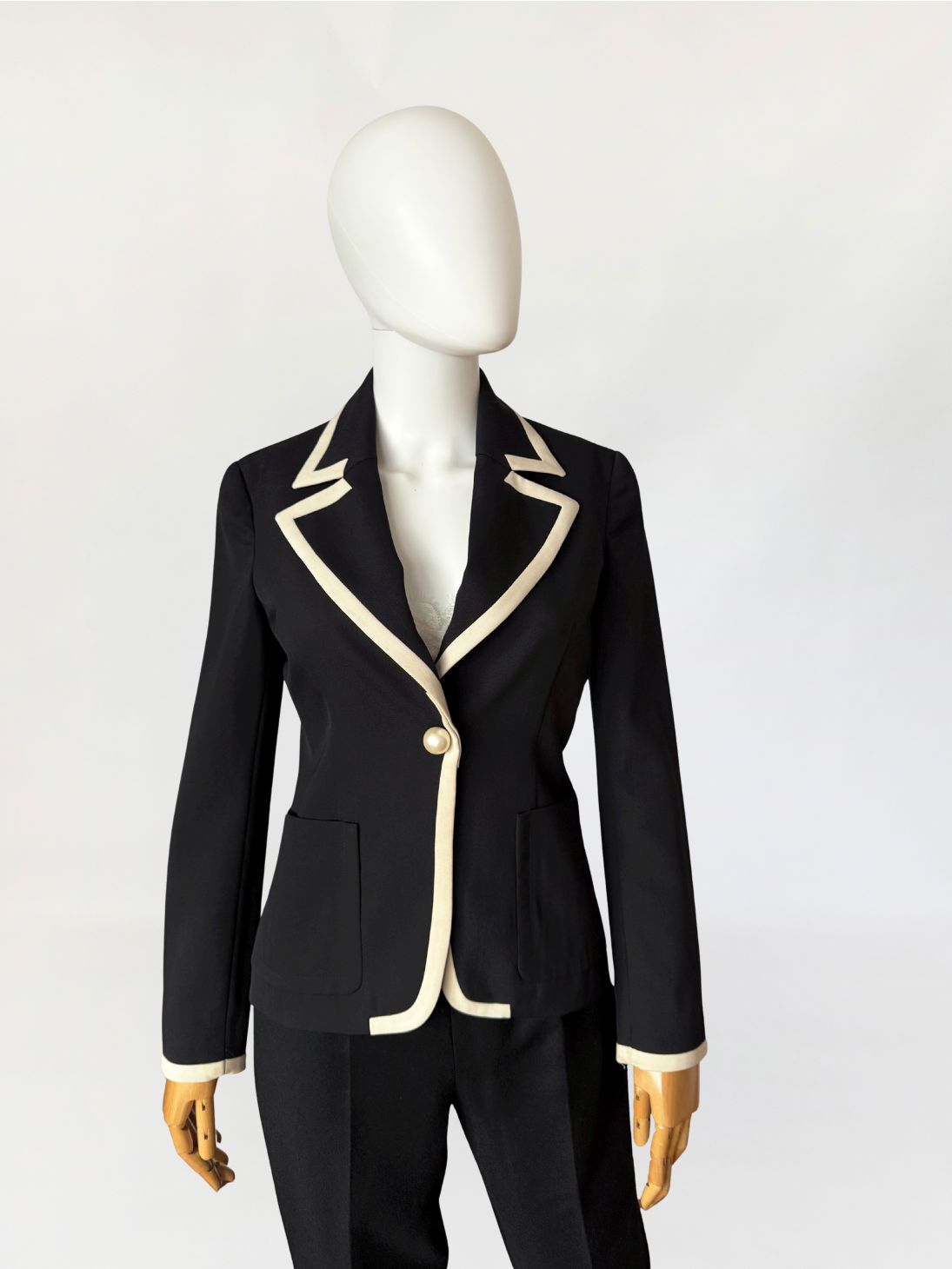 Moschino marynarka z kontrastową lamówką