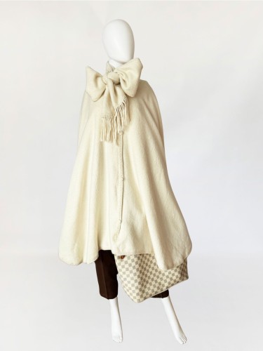 Peleryna vintage z wełny alpaki.jpg