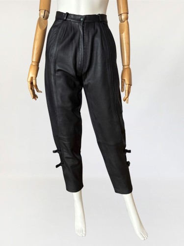 Skórzane spodnie vintage z wysokim stanem (3).jpg