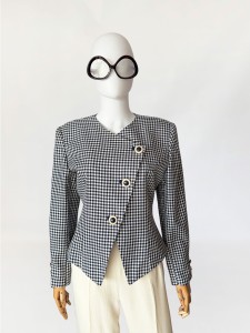 Żakiet w kratę a asymetrycznym zapięciem vintage 1980s