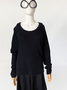 Czarny klasyczny sweter z kaszmiru