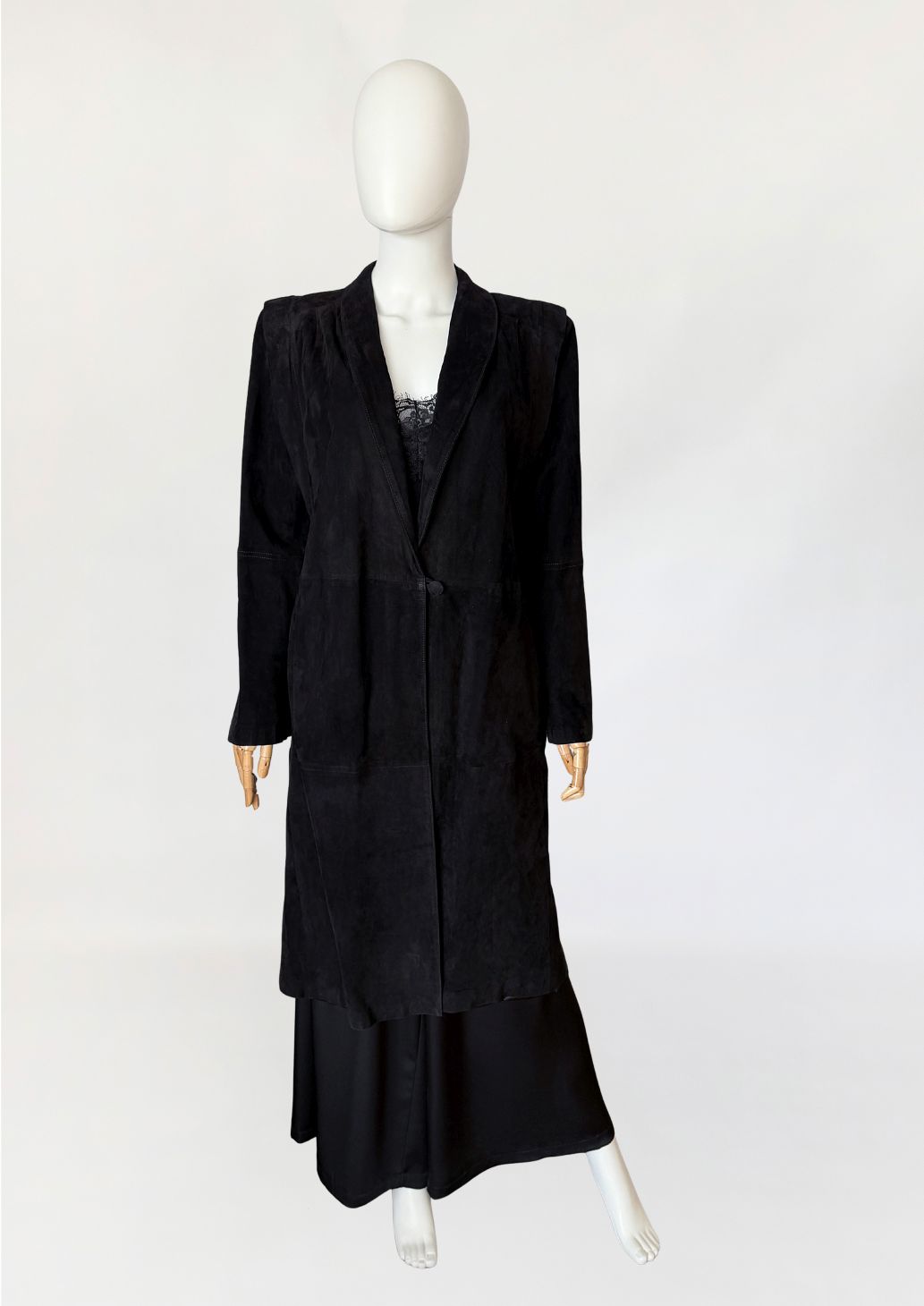 Minimalistyczny zamszowy płaszcz vintage