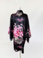 Krótkie jedwabne kimono w kwiatowe wzory