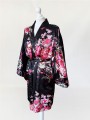 Krótkie jedwabne kimono w kwiatowe wzory