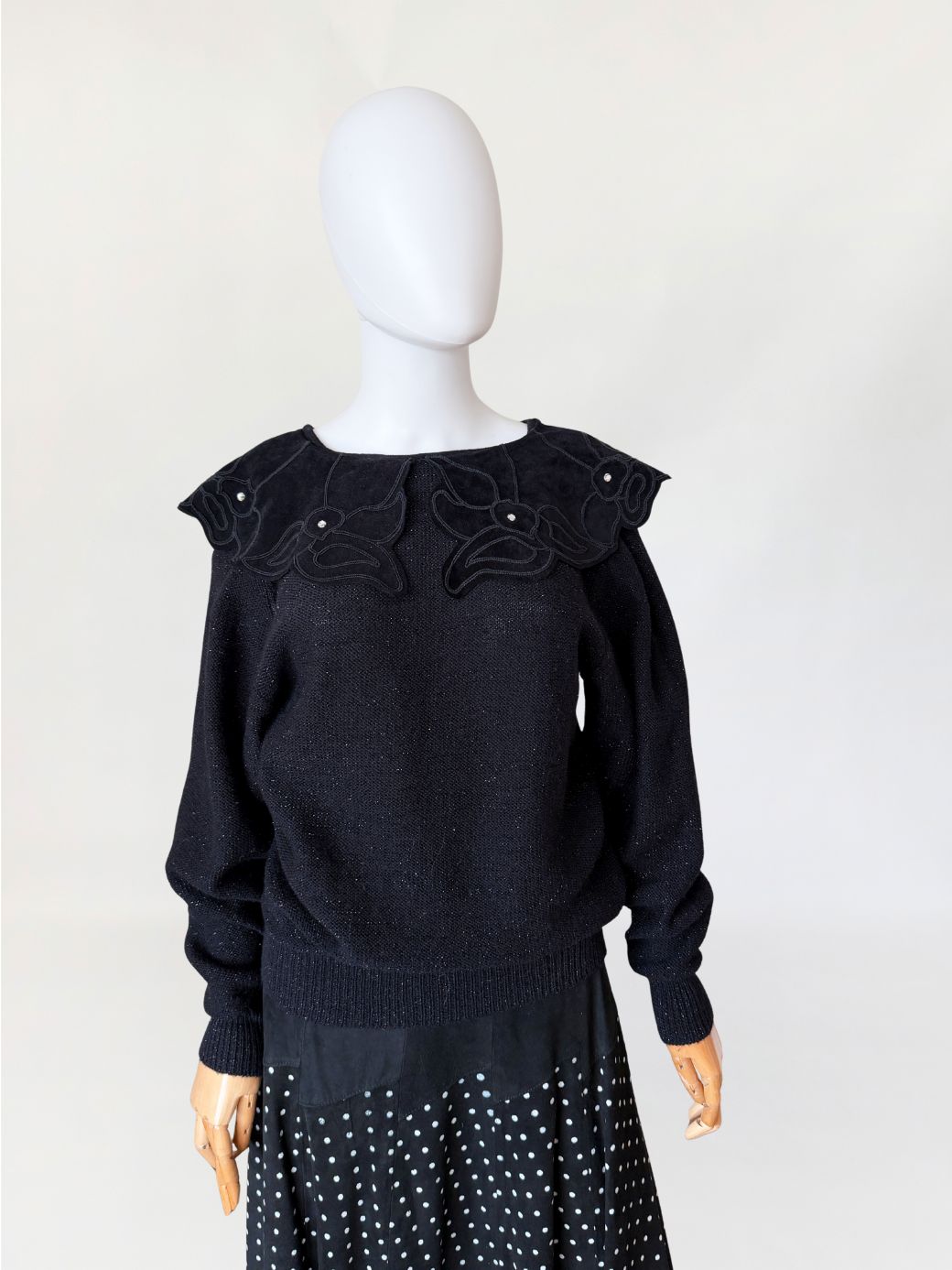 Wełniany sweter vintage z zamszowym kołnierzem