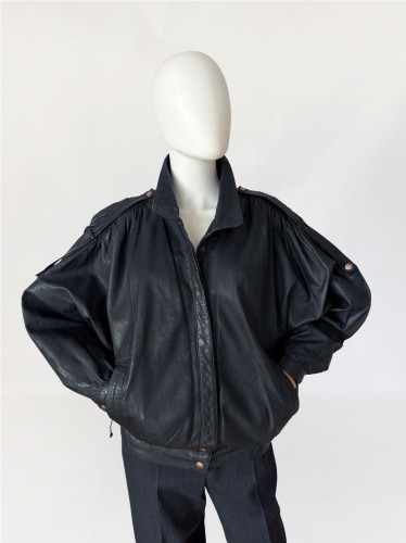 Skórzana kurtka vintage oversize z marszczonymi ramionami