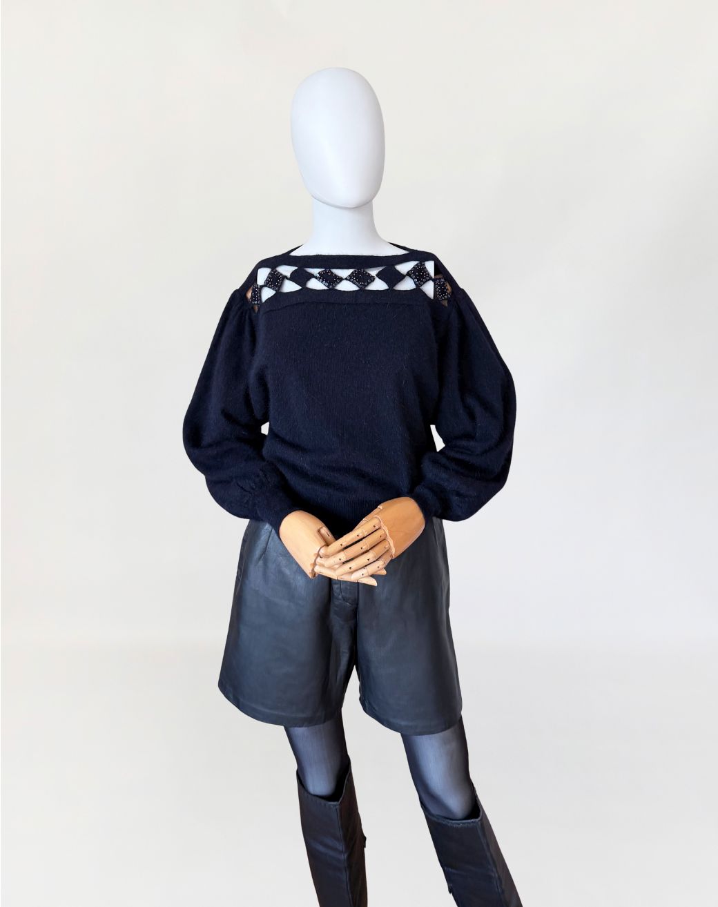 sweter z angory vintage z ażurowym panelem 